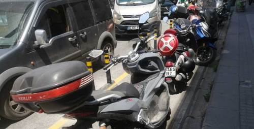 Motosiklet parkları vatandaşları ve esnafı bezdirdi