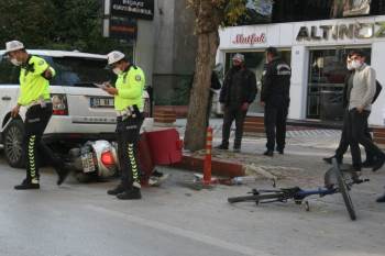 Motosiklet Sürücüsü Önüne Ne Çıktıysa Çarptı
