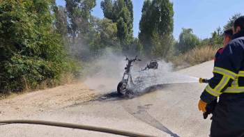 Motosiklet Yangını Otluk Alana Sıçradı
