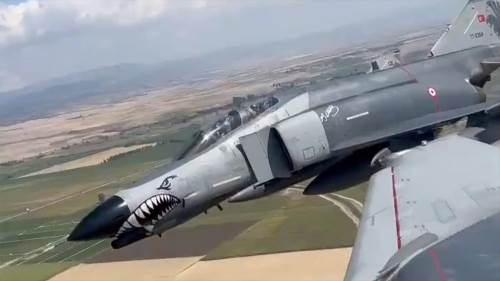 MSB, Zafer Bayramı'nda Eskişehir'deki "selamlama uçuşu"nun telsiz konuşmalarını paylaştı