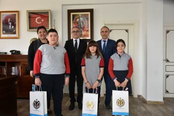 Müdür Akyol Minik Öğrencileri Makamında Ağırladı
