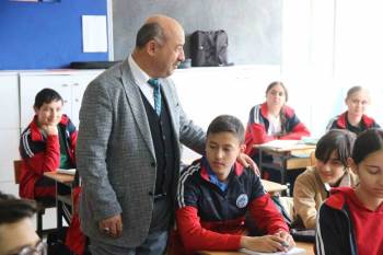 Müdür Başyiğit: “Sınava Çok Çalışarak Liseye Yerleşme İdeallerinizi Gerçekleştirin”
