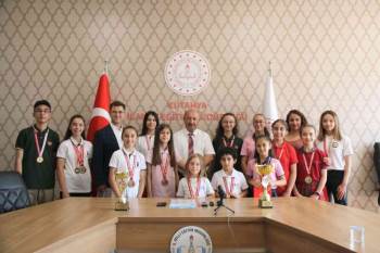 Müdür Başyiğit, Dereceye Giren Karate-Do Öğrencilerini Kabul Etti
