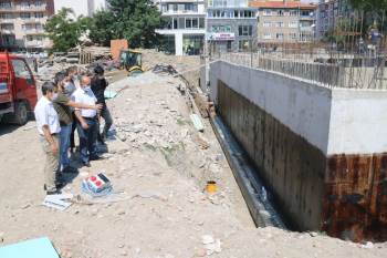 Müdür Başyiğit, Yapımı Devam Eden Okullarda İncelemelerde Bulundu
