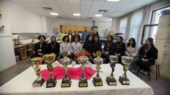 Müdür Başyiğit, Yemek Yarışmasında Derece Elde Eden Öğrencileri Kabul Etti
