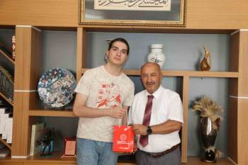 Müdür Başyiğit, Yks Sınavında Derece Elde Eden Öğrenciyi Konuk Etti
