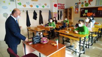 Müdür Cebeci,  “Bizimle Kitap Okur Musunuz?" Etkinliğine Katıldı
