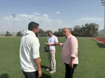 Müdür Kasapoğlu’Ndan Sporculara Spor Malzemesi Desteği
