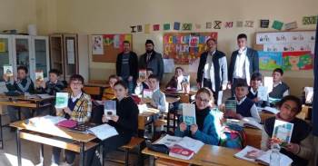 Müftü Öğrencilere Kitap Hediye Etti
