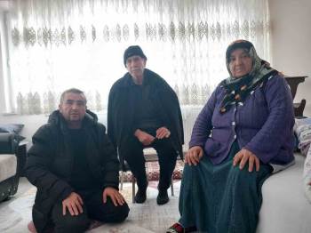 Muhtar Depremzede Aileleri Bir An Olsun Yalnız Bırakmıyor
