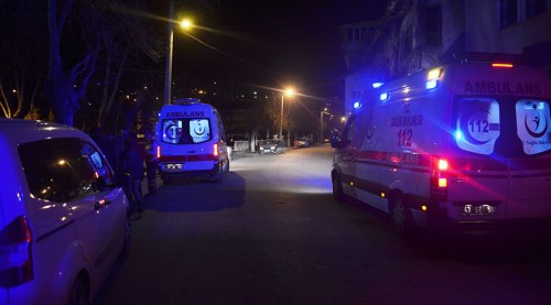 Muhtar gençleri kurşunladı: 4 yaralı