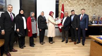 Muhtarlar Derneği’Nden Başkan Zeybek’E Ziyaret
