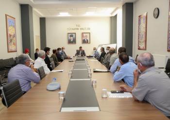 Muhtarların Taleplerini Dinledi
