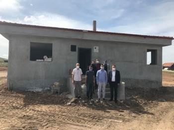 Murathanlar Köyü’Nde İmam Evi Ve Köy Mezarlığı Duvarı Yapımı Tamamlanıyor
