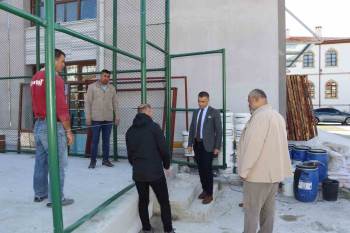 Mustafa Çekiç Ortaokulu’Nda Tadilat Çalışmaları Devam Ediyor
