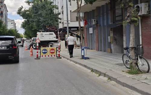 Mustafa Kemal Atatürk Caddesi’nde çalışma trafiği yavaşlattı