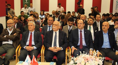 Nabi Avcı Eskişehir'de konferansa katıldı