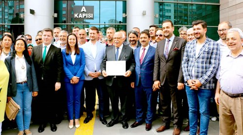 Nabi Avcı mazbatasını aldı