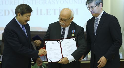 Nabi Avcı'ya "Kazakistan Üstün Hizmet Ödülü"