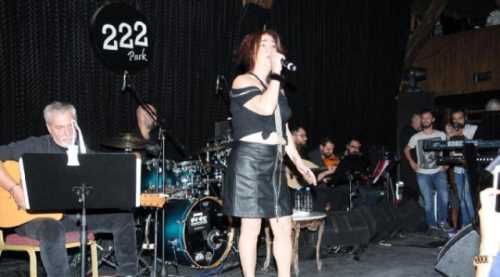 Nazal Öncel sevenleriyle buluştu