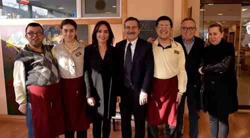 Nazlı Çelik'ten Gökkuşağı Kafe'ye övgü