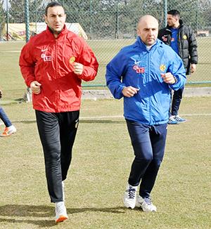 Necati takımdan ayrı çalıştı