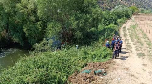 Nehre uçan otomobilde 2 kişi hayatını kaybetti!