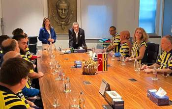 Nida Olçar, Kütahya Altı Nokta Körler Derneği Üyelerini Başkan Ali Koç İle Buluşturdu
