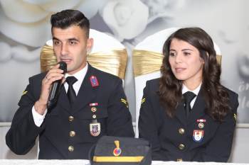 Nikahlarını Askeri Üniformayla Kıydırdılar
