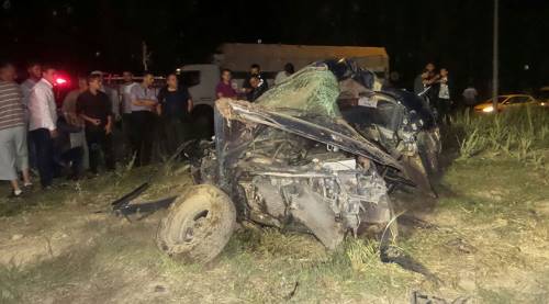 Nişandan dönerken kaza yaptılar: 4 ölü