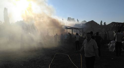 Nişanın yapılacağı samanlık yandı