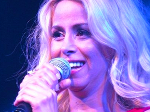 Ünlü sanatçı hastaneye kaldırıldı!