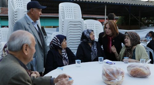 Nuray Akçasoy'a Mahmudiye'de büyük ilgi