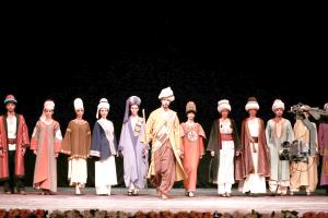 Yunus Emrenin kıyafetleri büyüledi