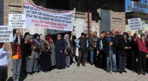 O mahalleden "seçimde oy yok" eylemi!