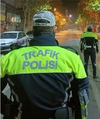 O Suçlardan Aranan Şahıs Yakalanırken, Birde Üzerine 26 Bin Lira Ceza Yazıldı
