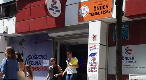 O temel lise yanlışlıkla kapatılmış