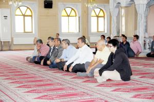 O YÜREKLERDE YAŞIYOR