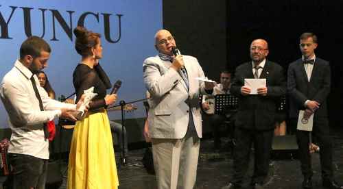 Ödül törenine ünlüler de katıldı