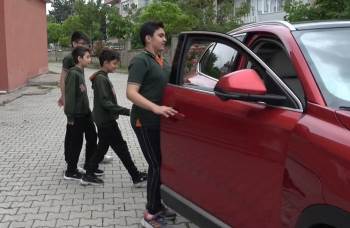 Ödüllerini Aldılar Ve Togg İle Okullarına Gittiler
