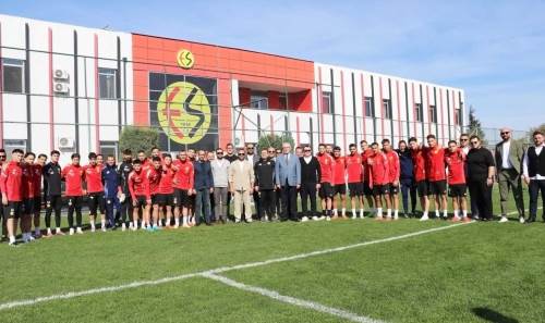Odunpazarı Belediye Başkanı Kazım Kurt’tan Eskişehirspor’a ziyaret