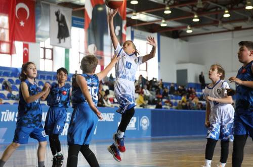 Odunpazarı Belediyesi, 19 Mayıs Spor Şenliği ile genç basketbolcuları buluşturdu