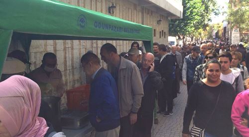 Odunpazarı Belediyesi 5 bin kişiye aşure dağıtıldı