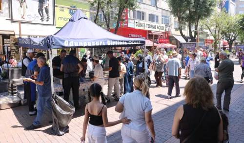 Odunpazarı Belediyesi’nden 15 bin kişilik aşure ikramı