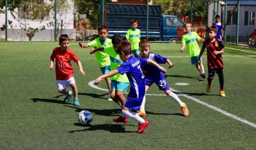 Odunpazarı Belediyesi’nden çocuklara futbol kış okulu