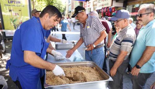 Odunpazarı Belediyesi'nden Mevlid Kandili helvası