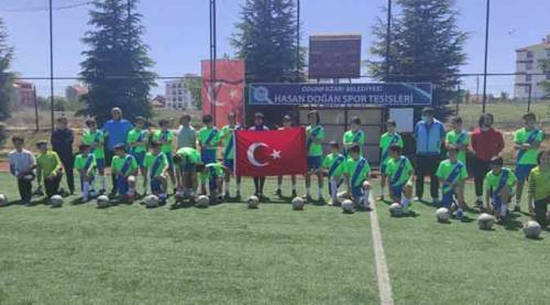 Odunpazarı futbolcularından Türk bayraklı kutlama