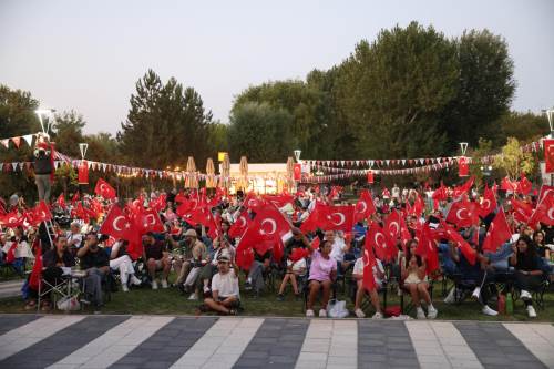 Odunpazarı’nda 30 Ağustos Zafer Bayramı açık hava sinemasıyla kutlandı