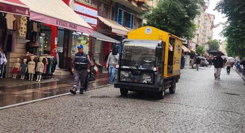 Odunpazarı’nda işlek caddelerde temizlik çalışmaları sürüyor