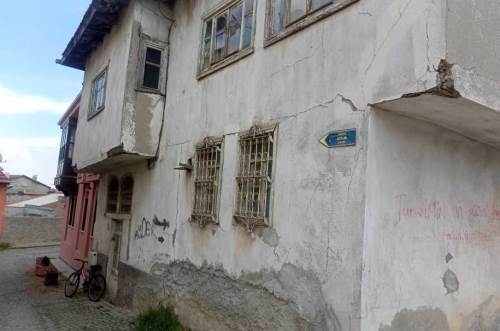 Odunpazarı’nda metruk bina tedirginliği